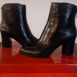 Night Out On The Town - Black Aerosoles Above the